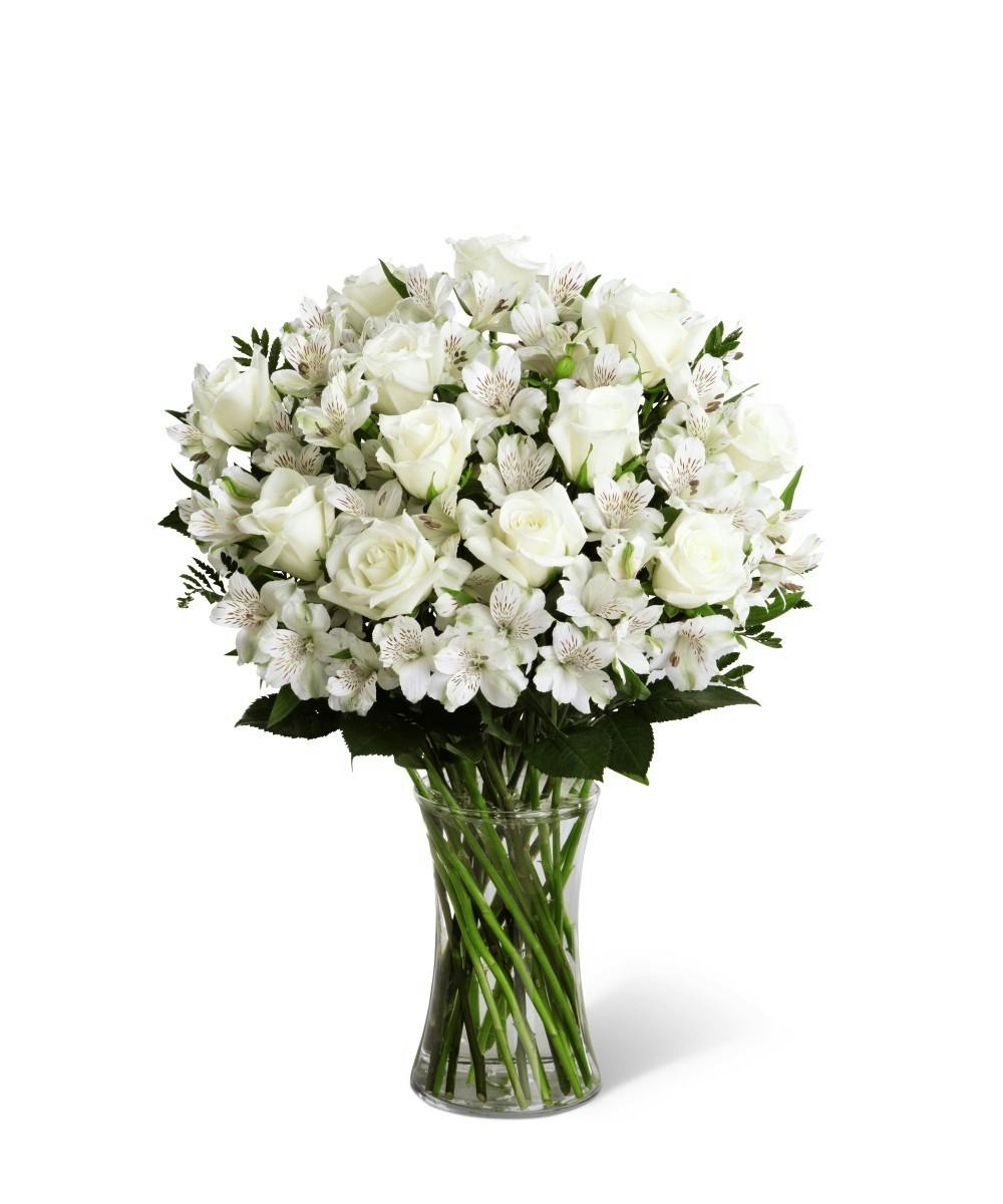 Букеты из белых роз и других цветов